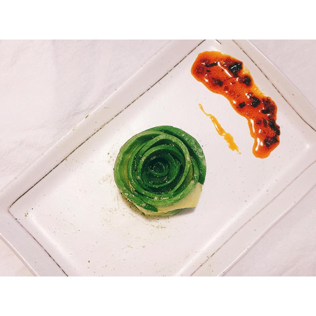 牛油果花，高颜值哦～