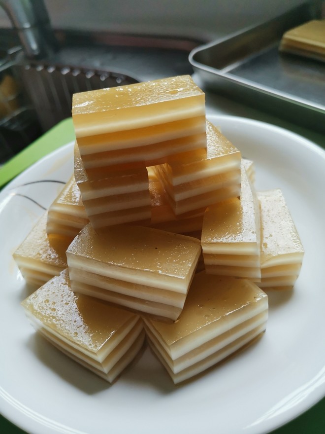 小白做好看又好吃的马蹄糕咯 方子参照马蹄粉店家的视频 的做法步骤图 Sylvianan 下厨房 小白做好看又好吃的马蹄糕咯 方子参照马蹄粉店家的视频 的做法步骤图 Sylvianan 下厨房