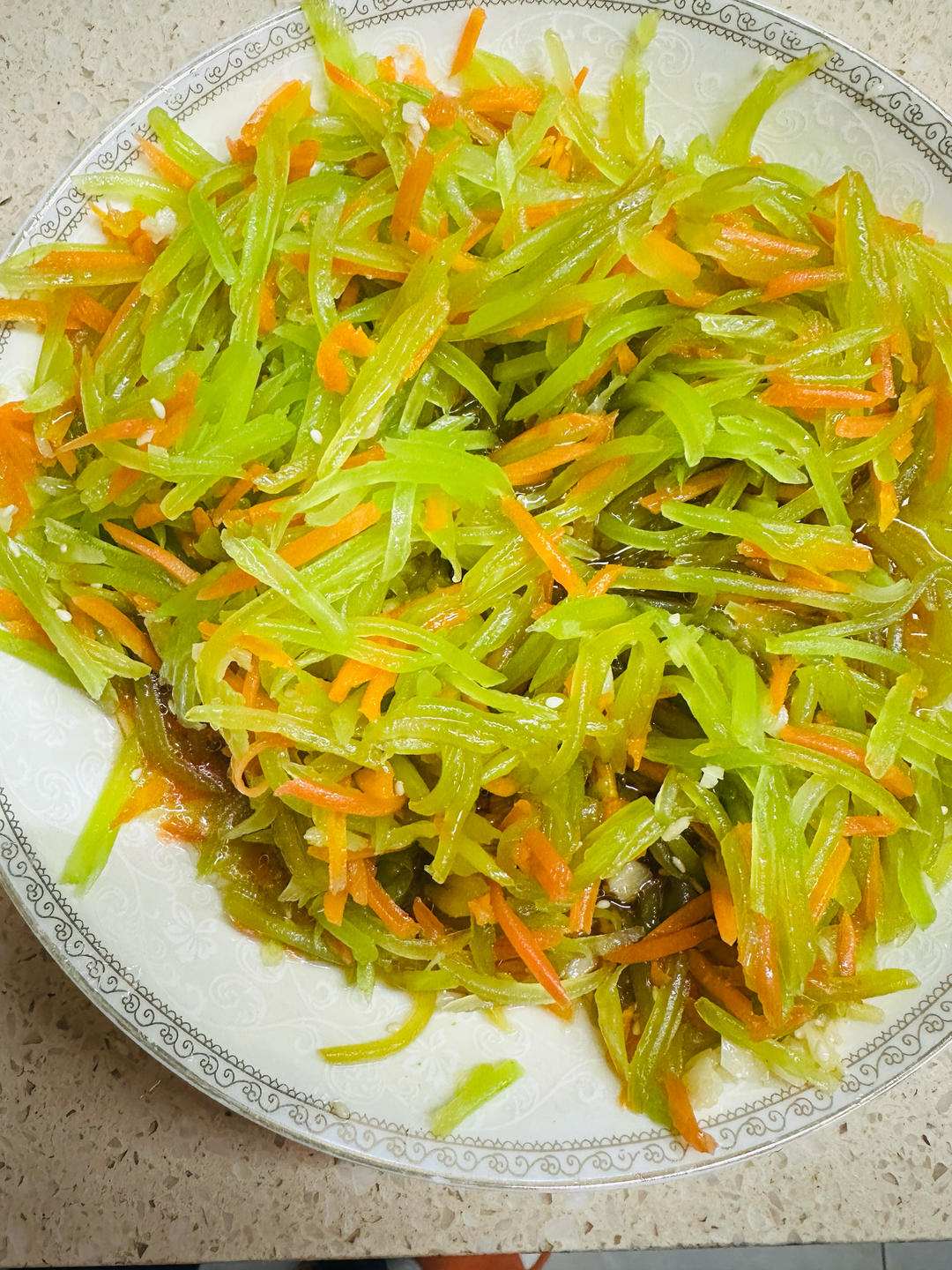 10分钟搞定的快手凉拌菜，清脆爽口的凉拌莴笋丝