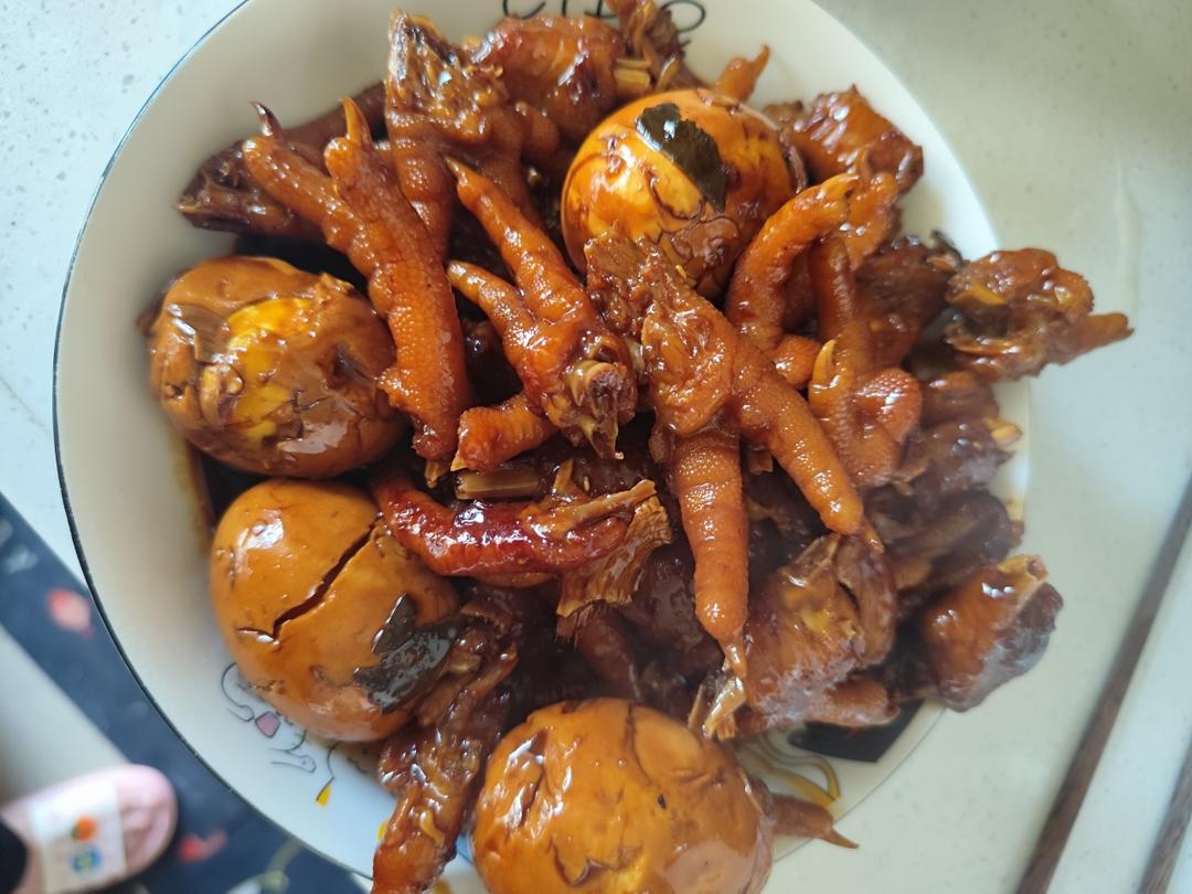 江西特色辣鸡爪，香辣软糯，满满的家乡味道