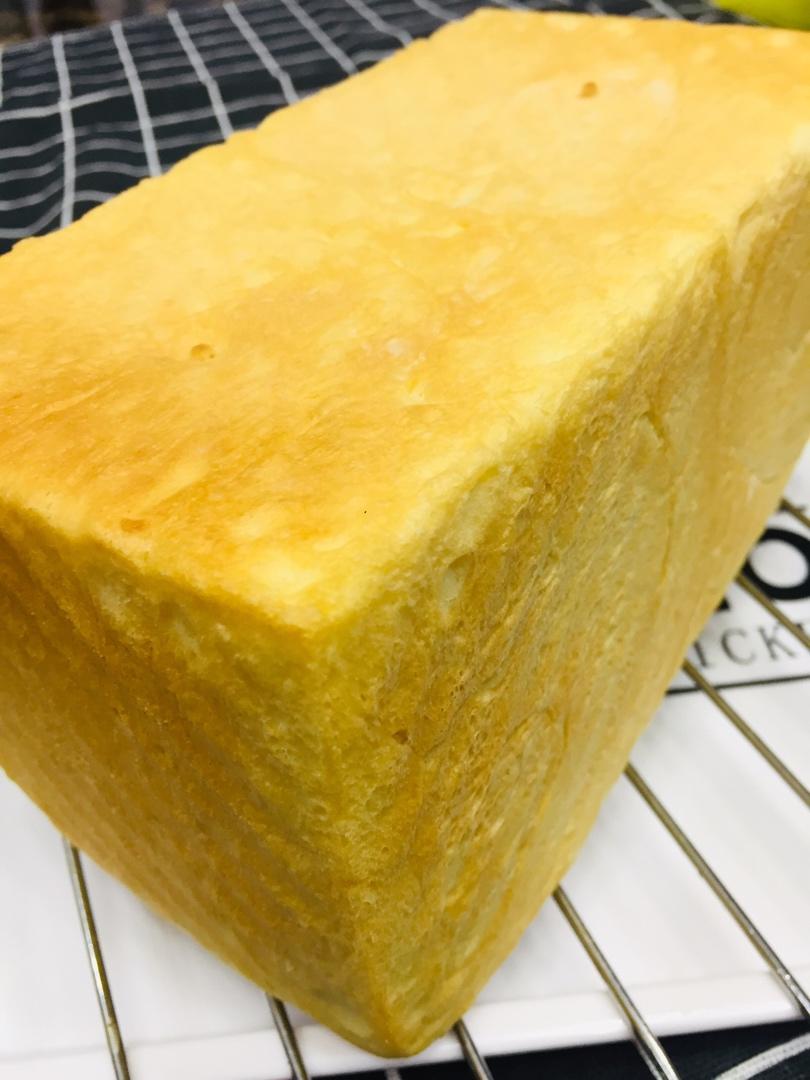 用烤箱自己做面包--手工牛奶吐司面包