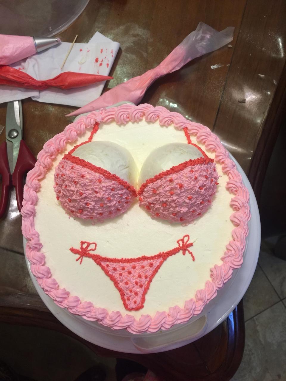 帅帅妞做的又一个内衣蛋糕