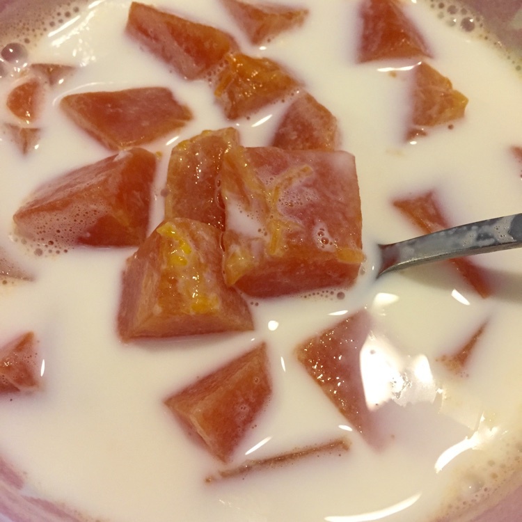 鲜奶炖木瓜