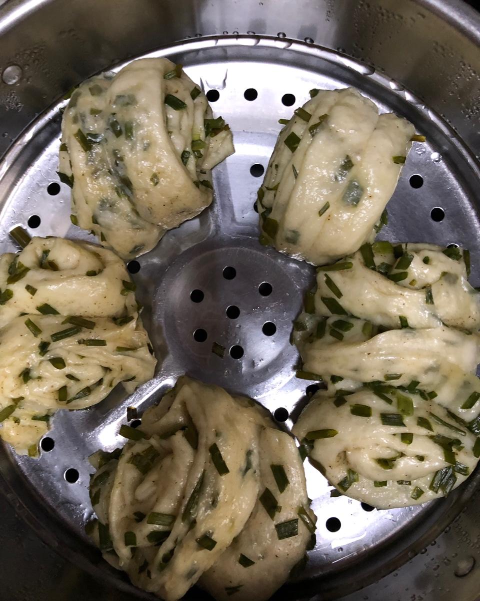 最好吃的火腿葱香花卷—附让葱不变黄的小窍门