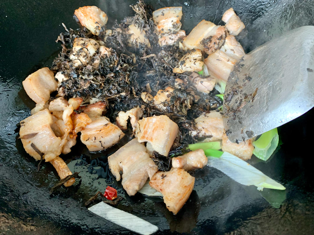 梅干菜嫩笋焖五花肉