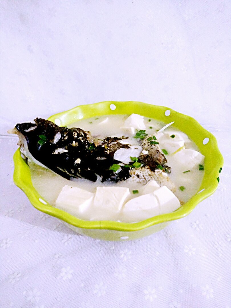 鱼头豆腐汤(奶白色)的做法