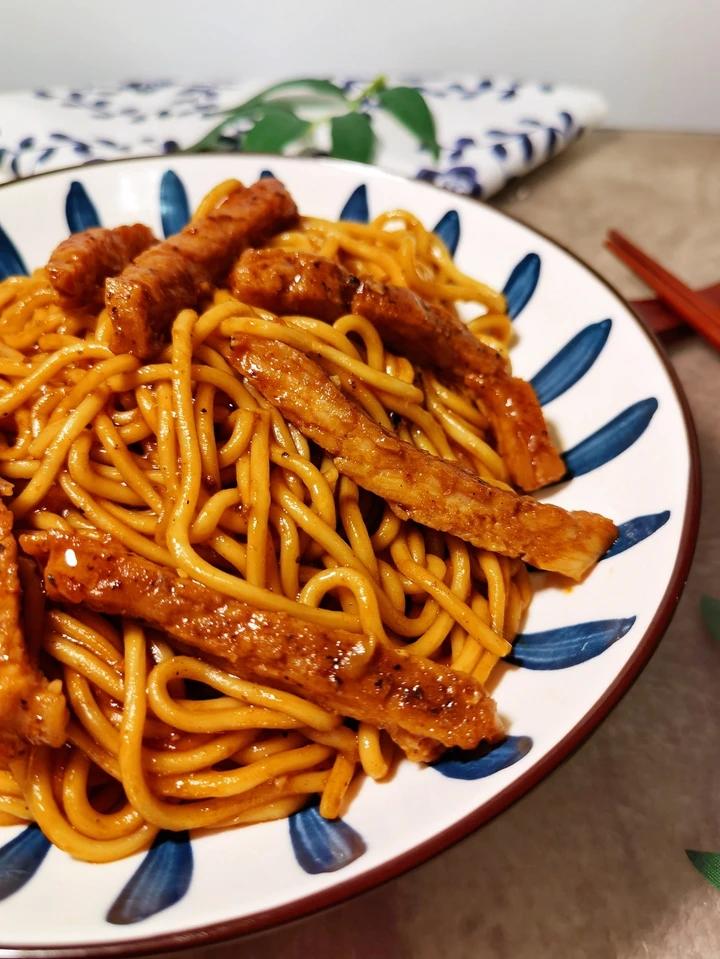 黑椒猪排炒面