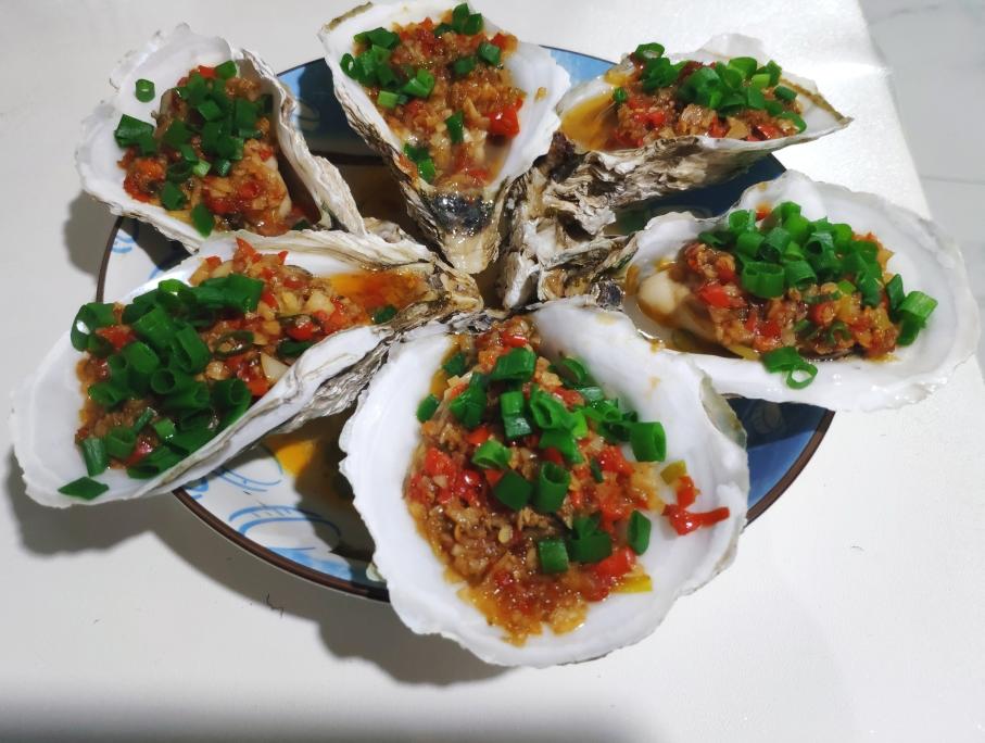 闲妹纸☞敲简单蒜蓉生蚝的做法