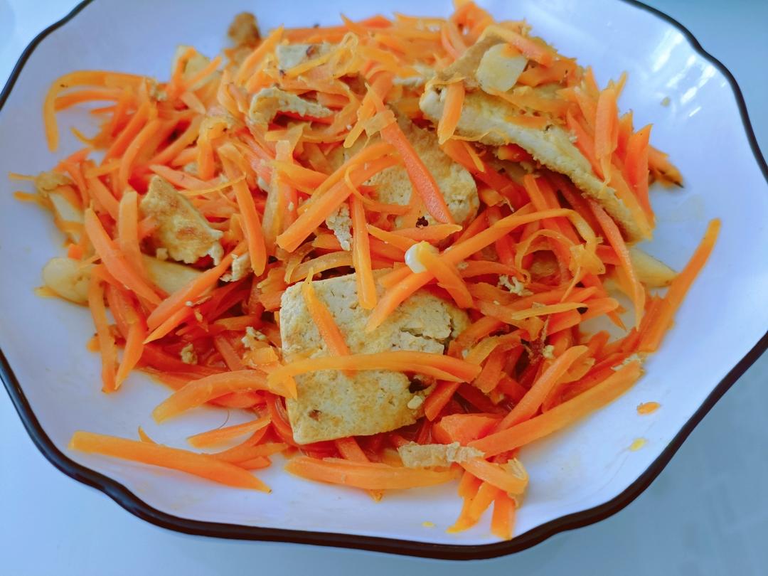 低脂饱腹的胡萝卜炒豆腐