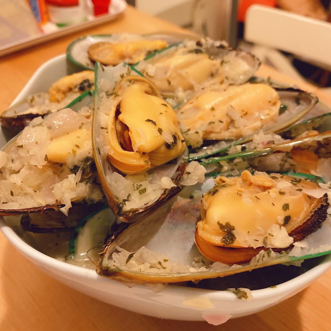 奶油葡萄酒煮青口