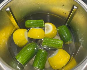 6秒柠檬黄瓜汁的做法 步骤1