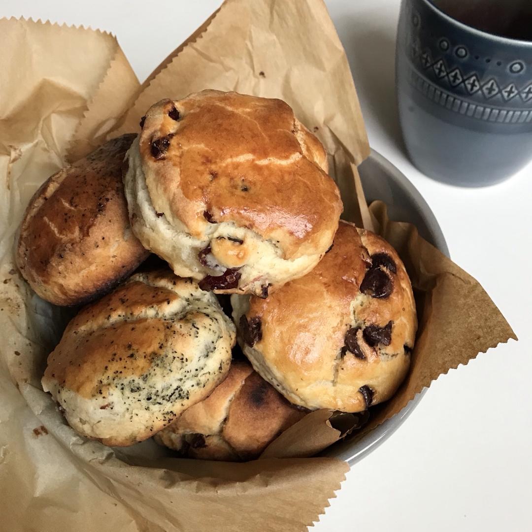 【视频】3分钟 奶油司康Scone(可能是世界上最快手的司康) 消耗淡奶油～