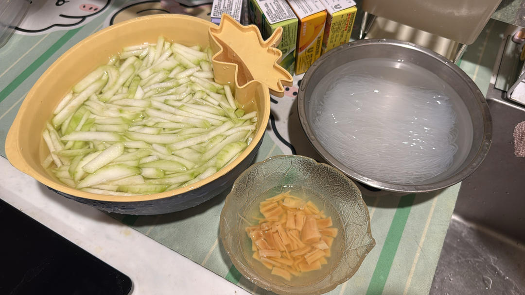 瑶柱虾米粉丝节瓜煲