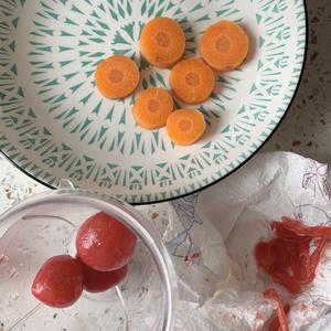 胡萝卜番茄苹果泥汁的做法 步骤1