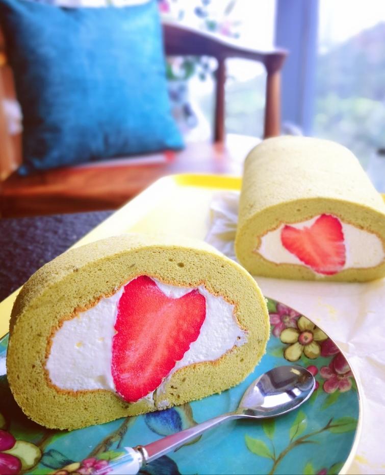 抹茶草莓🍓蛋糕卷的做法