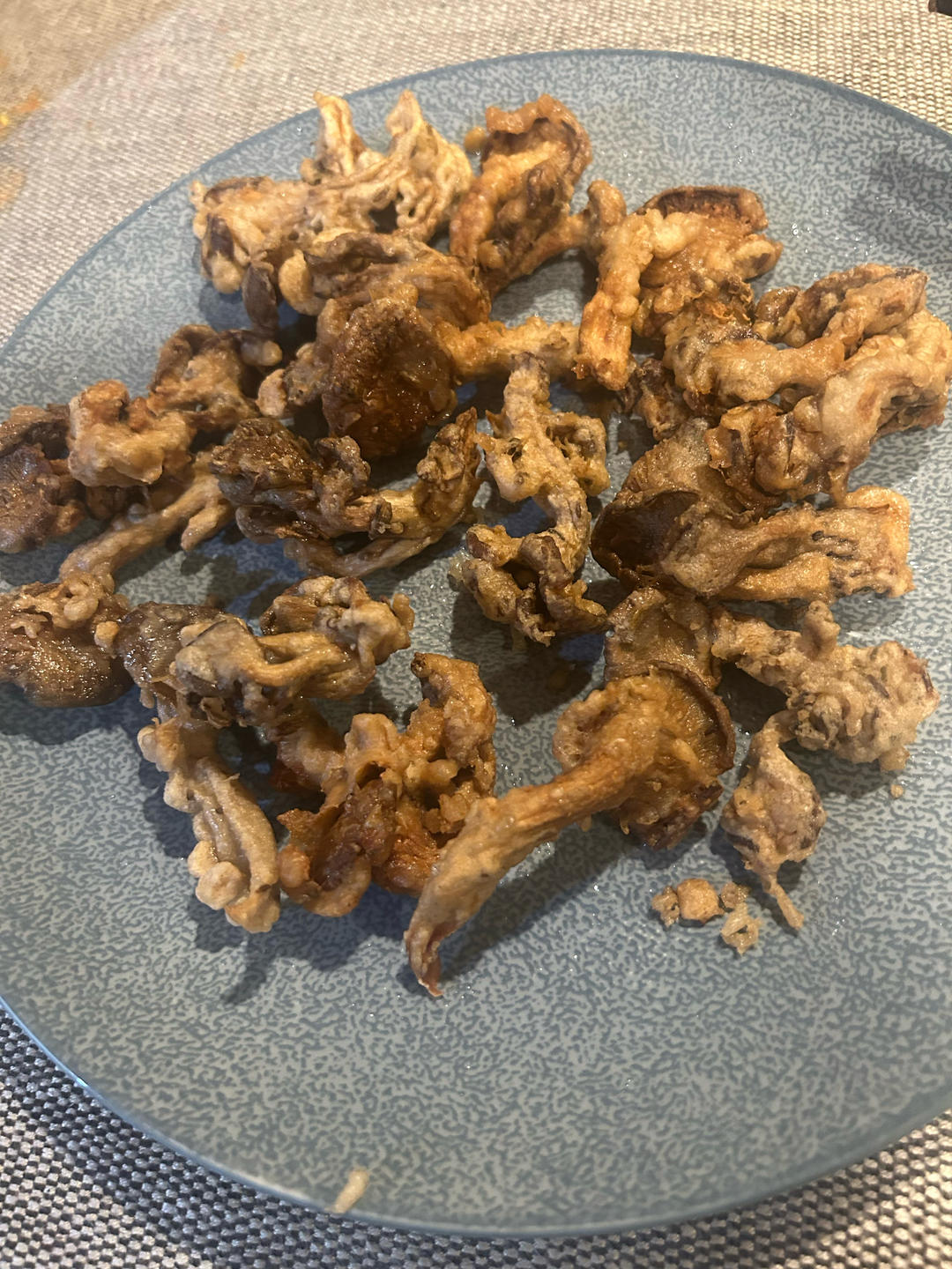 干炸蘑菇的做法，大人小孩都喜欢