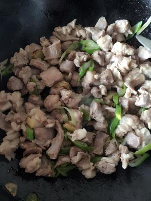 羊肉萝卜菌菇汤的做法 步骤3