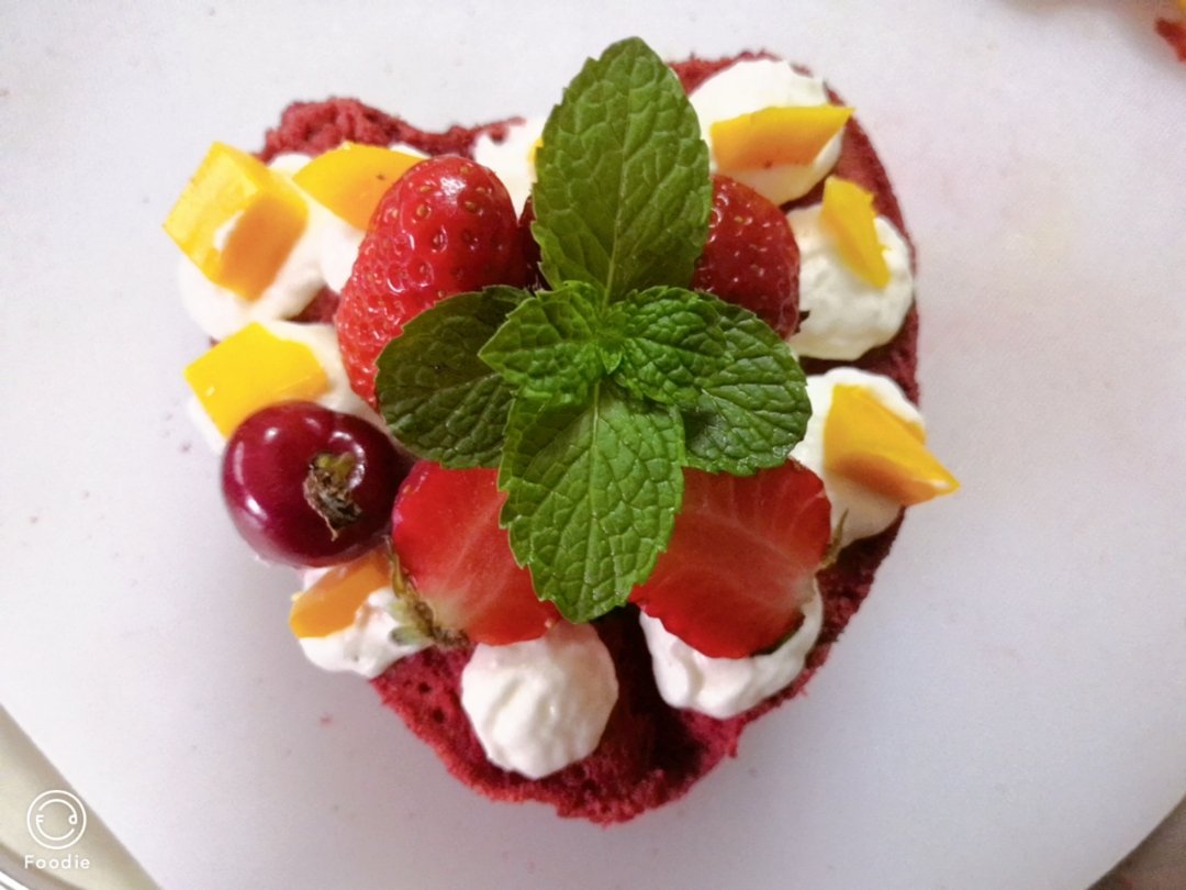 红丝绒草莓裸蛋糕