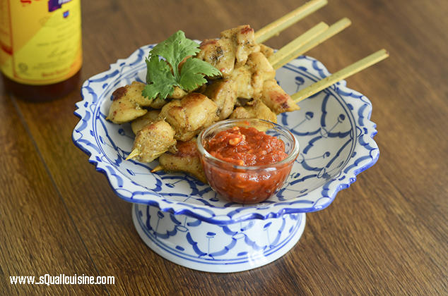 烤雞肉串/沙爹佐泰式花生醬的做法