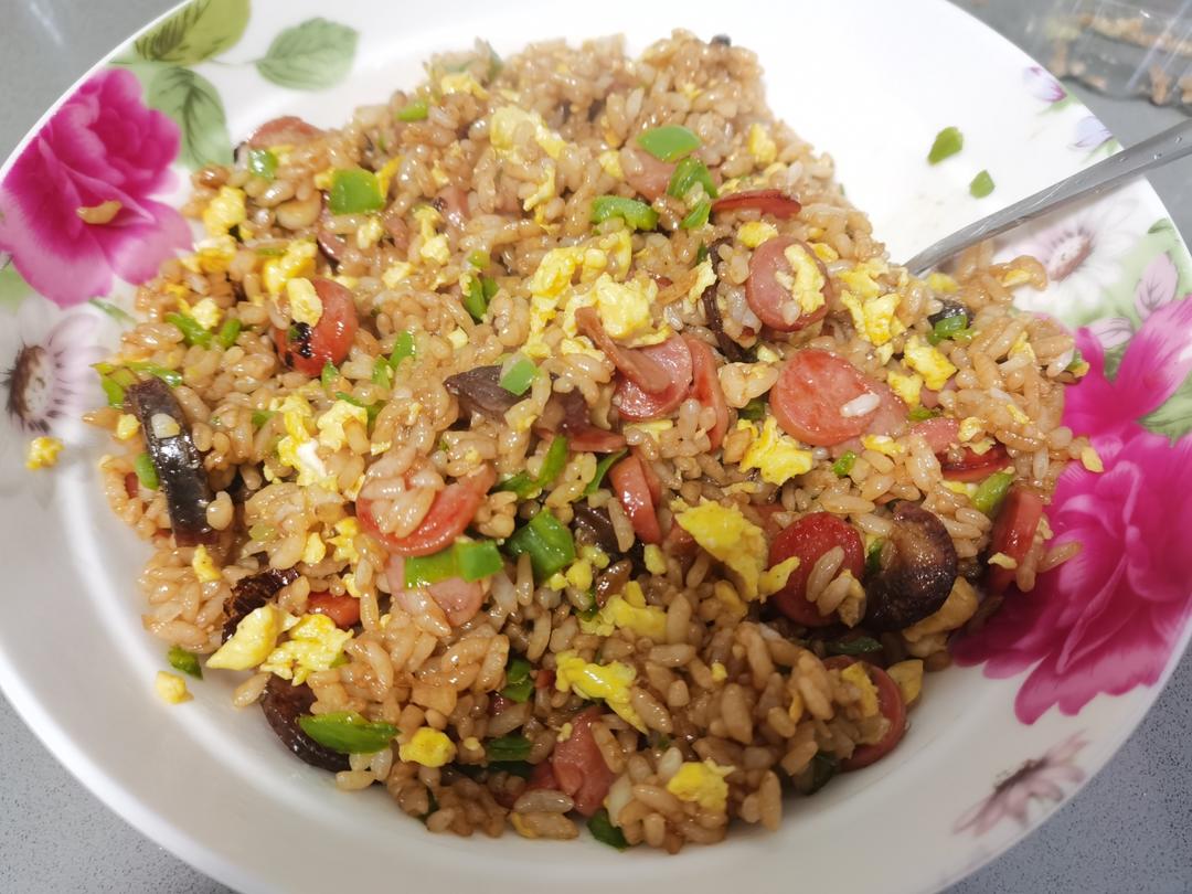 超级好吃的酱油火腿蛋炒饭！