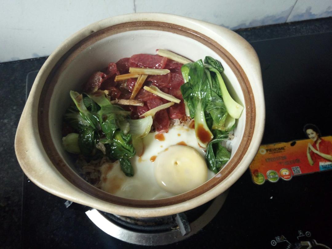 广式腊味煲仔饭