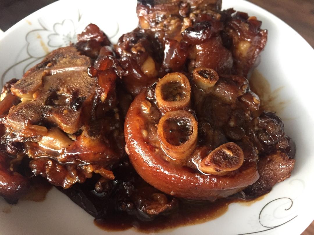 美味的家常菜：红烧猪蹄