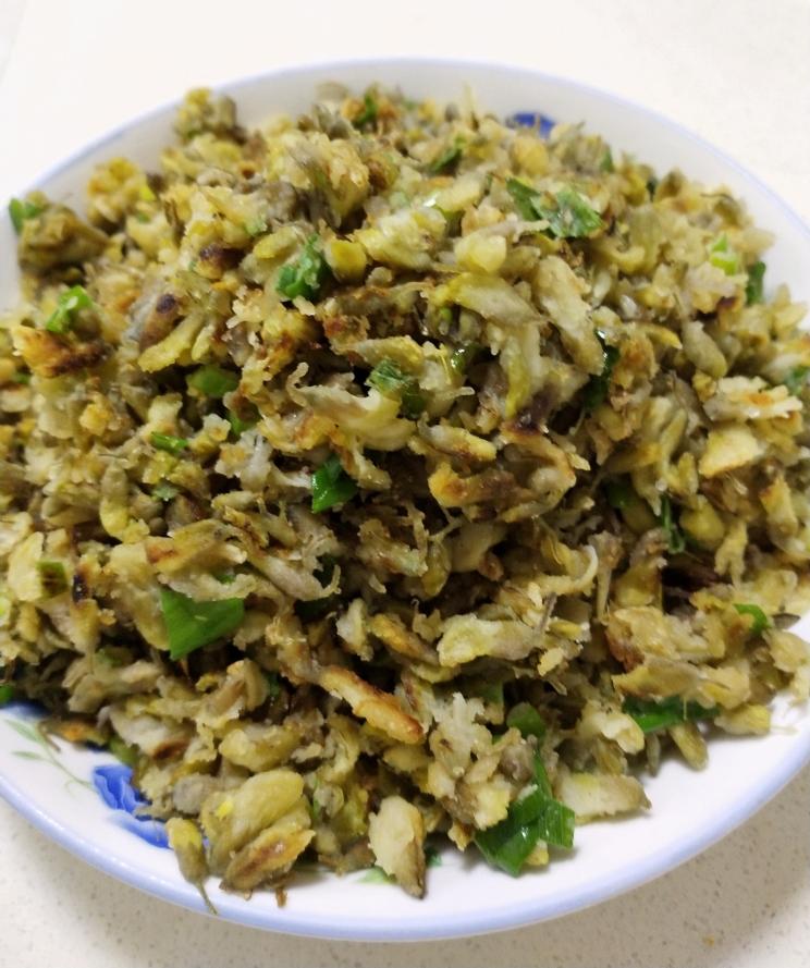 槐花麦饭