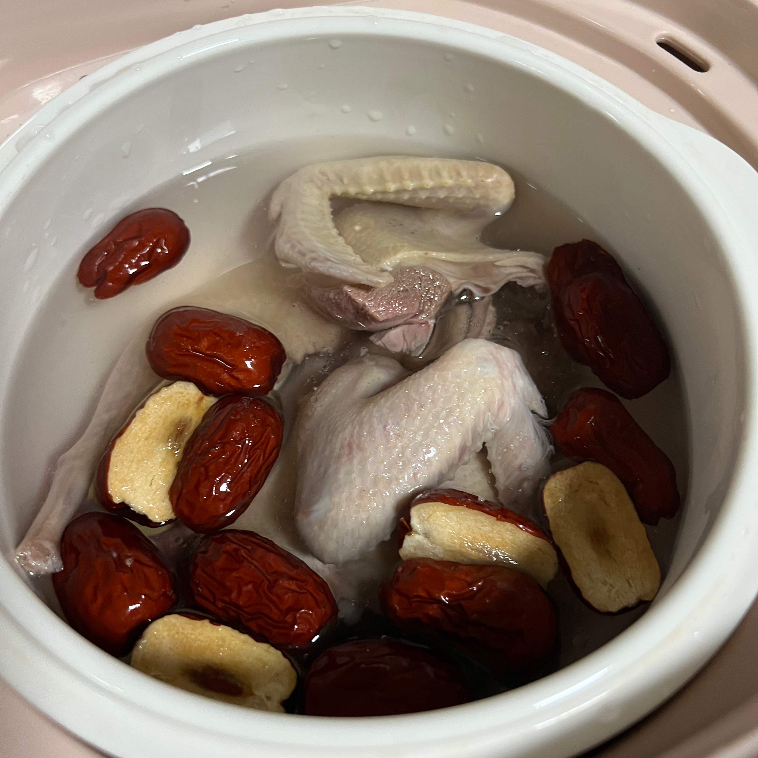 煲汤-红枣桂圆鸽子汤的做法