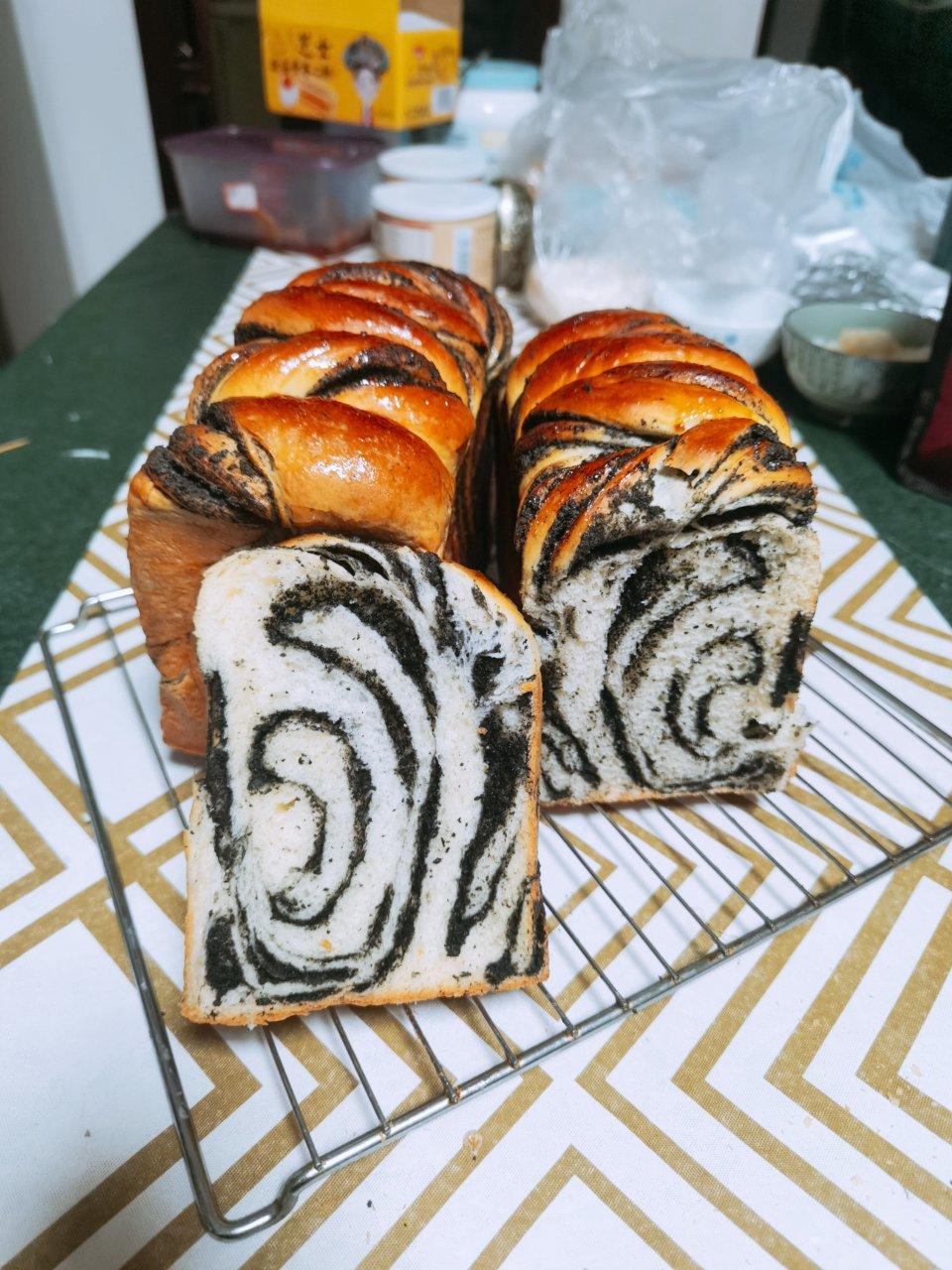 黑芝麻酱年轮吐司