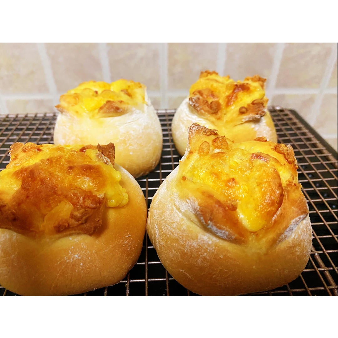 💯咸蛋黄培根熔岩面包‼️