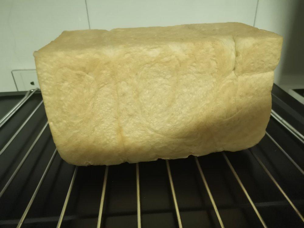 用烤箱自己做面包--手工牛奶吐司面包