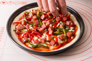 青椒火腿披萨的做法 步骤10