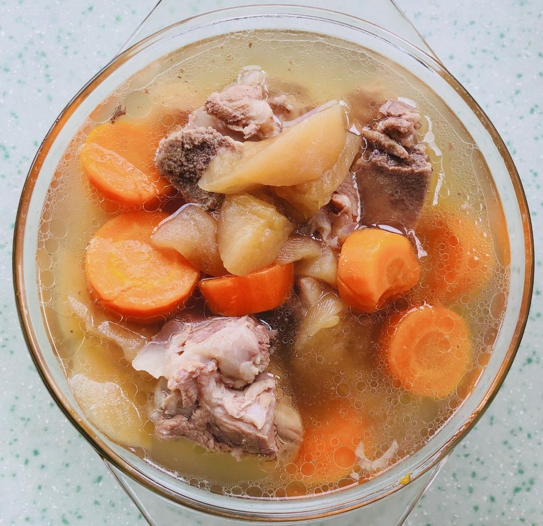 生津解渴，消暑醒胃-筒骨胡萝卜苹果汤