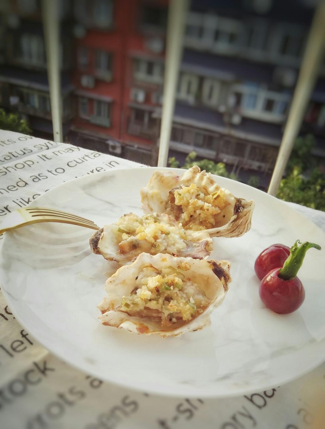 烤生蚝 生蚝好吃关键是蒜茸做得好