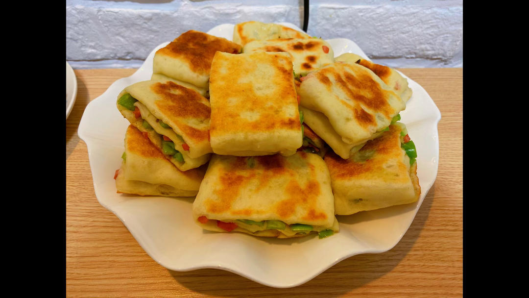 大学食堂里的尖椒火腿饼，视频版来了！上大学的时候最爱吃这个饼了！的做法