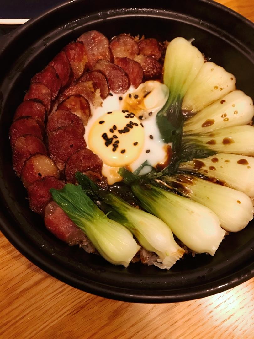 《广式腊肠砂锅煲仔饭》