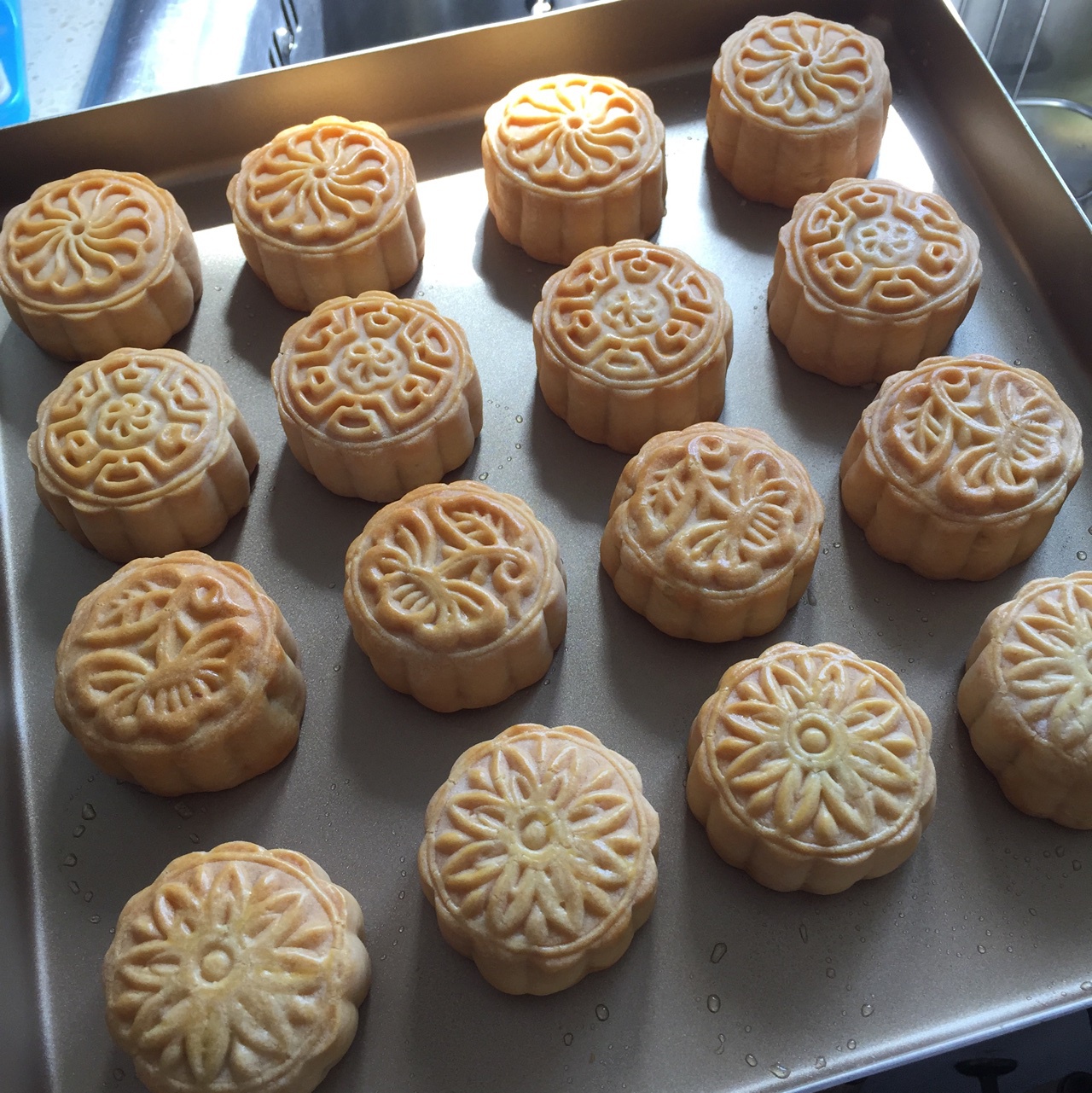 广式月饼－－蛋黄豆沙月饼