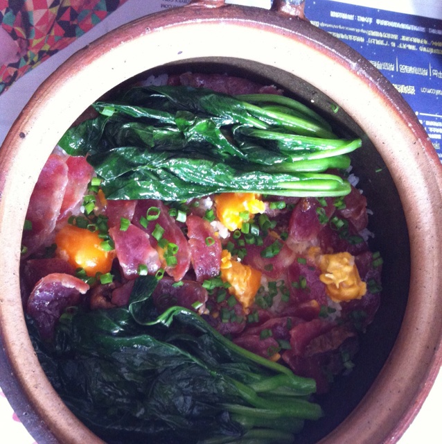 广式腊味煲仔饭