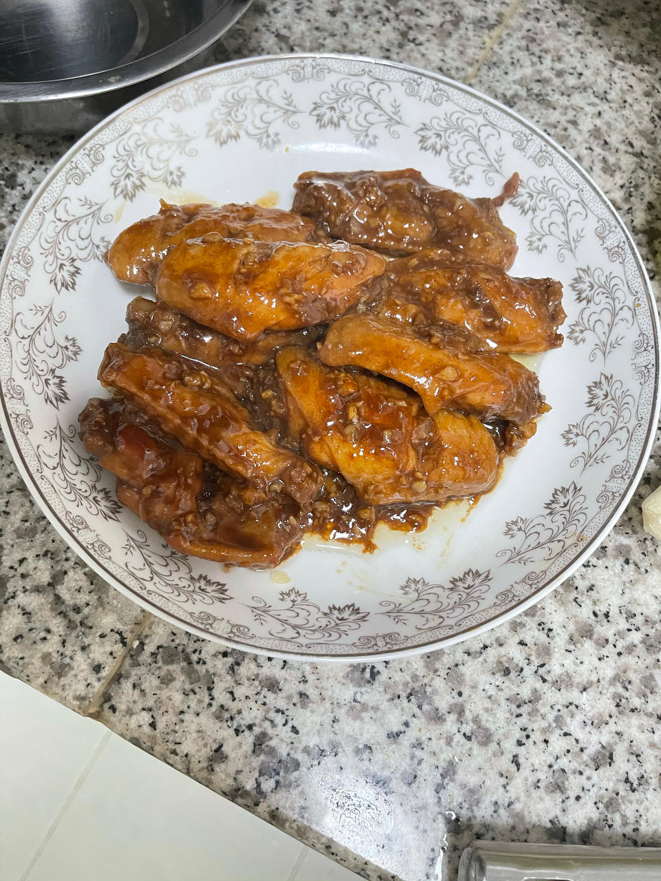 不要再可乐鸡翅了，求求你试试蒜香鸡翅吧，香味捅破天花板！