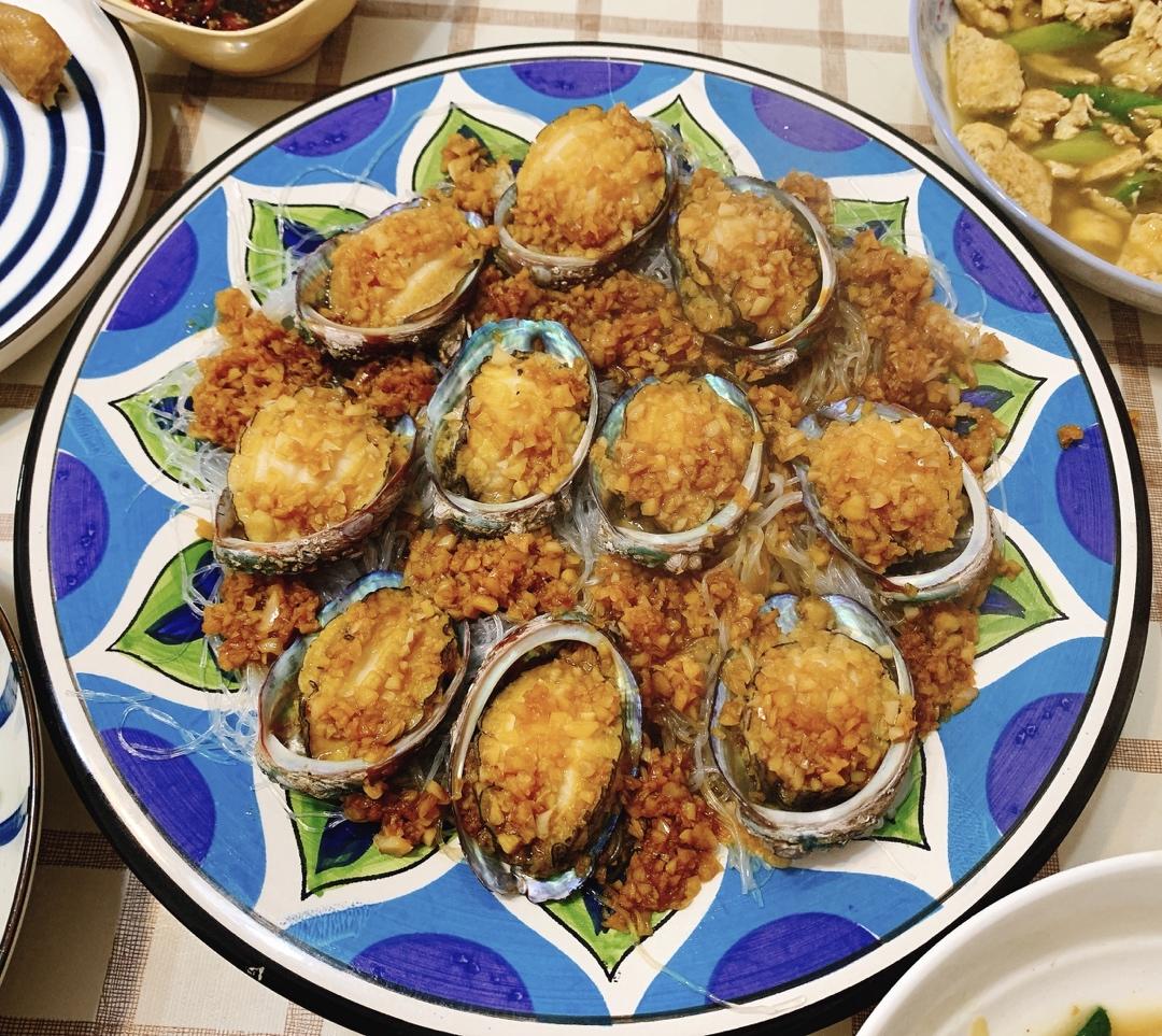 蒜蓉粉丝蒸鲍鱼