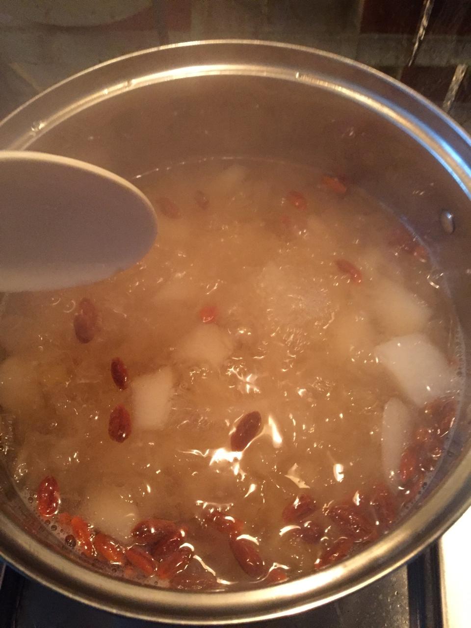 冰糖银耳梨汤