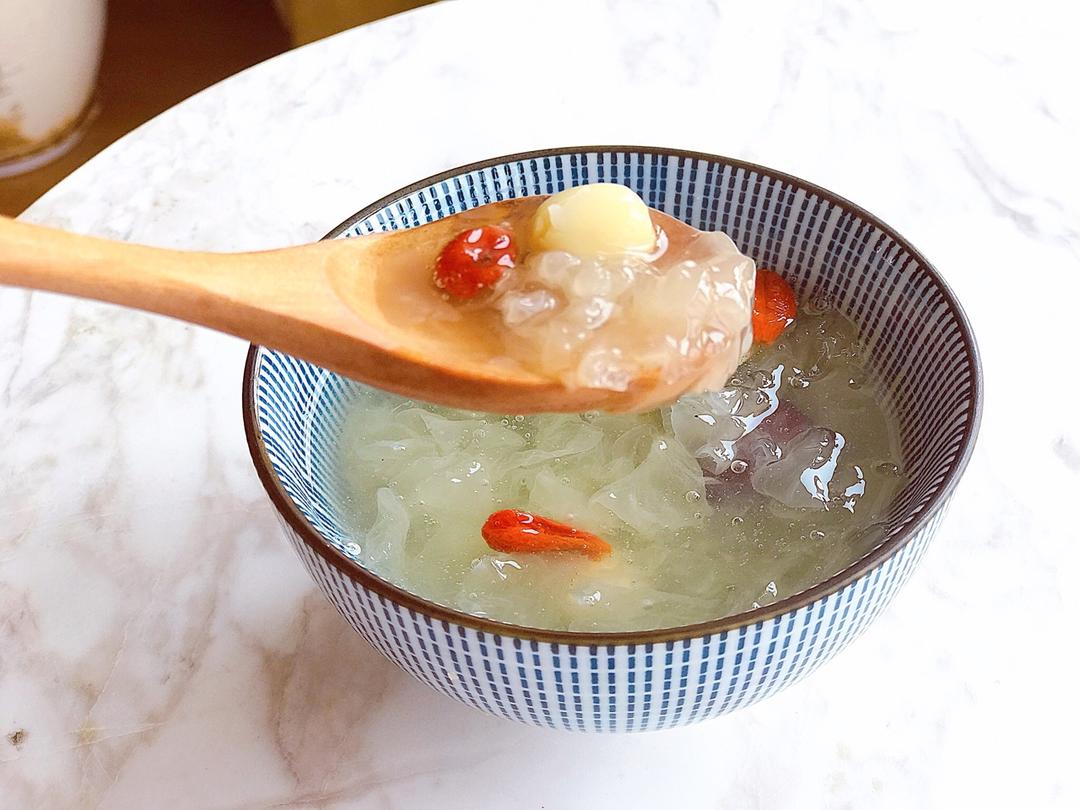 红枣银耳莲子羹