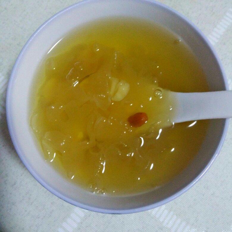 红枣莲子银耳羹