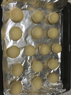 莲蓉蛋黄酥的做法 步骤9