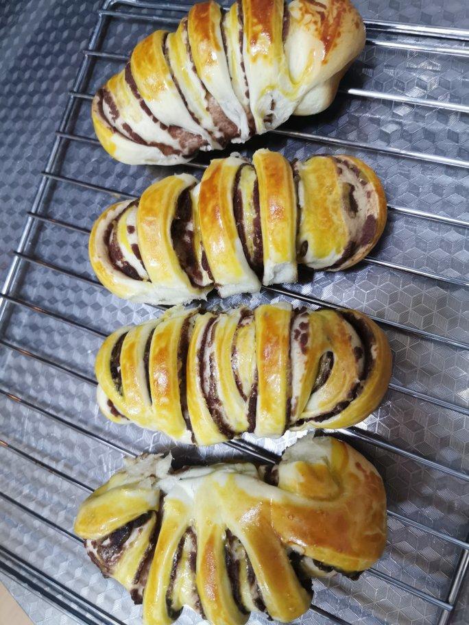 毛毛虫豆沙面包卷