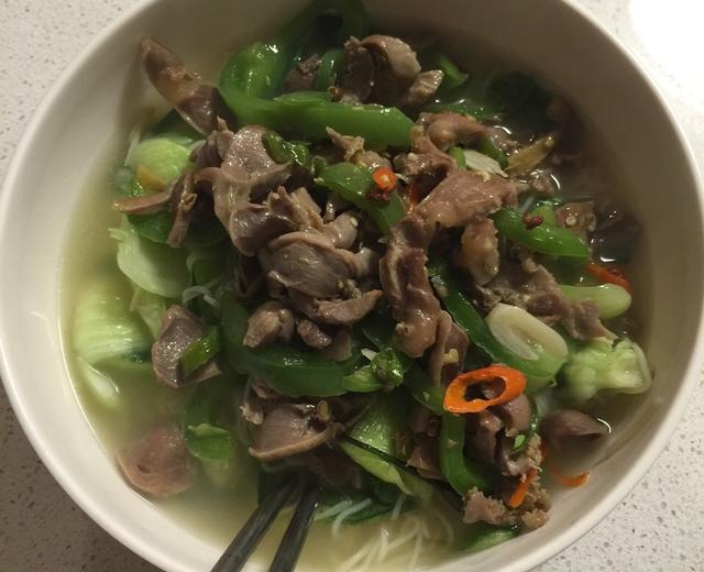 爆炒鸡胗面的做法