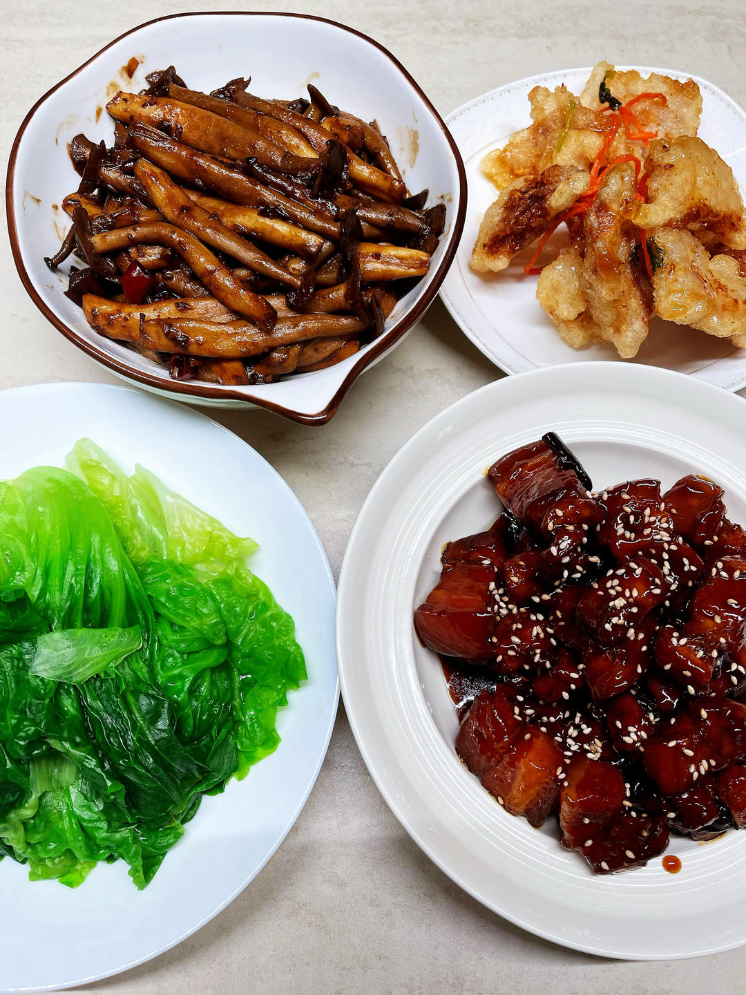 吃着碗里望着锅里的红烧肉