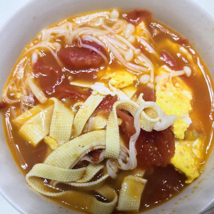 西红柿菌菇豆腐汤