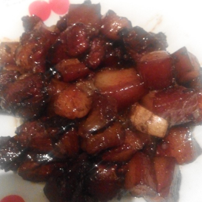 吃着碗里望着锅里的红烧肉
