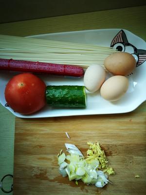 西红柿火腿鸡蛋面的做法 步骤1